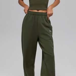 Alo Yoga Accolade Straight Leg Sweatpant